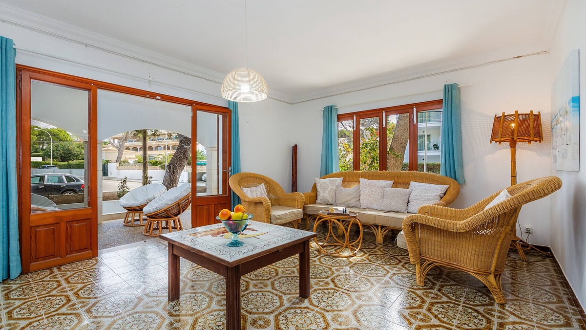 Cala Agulla House | Vacation Home "Family Home Mhm" near Beach with Private Terrace & Wi-Fi