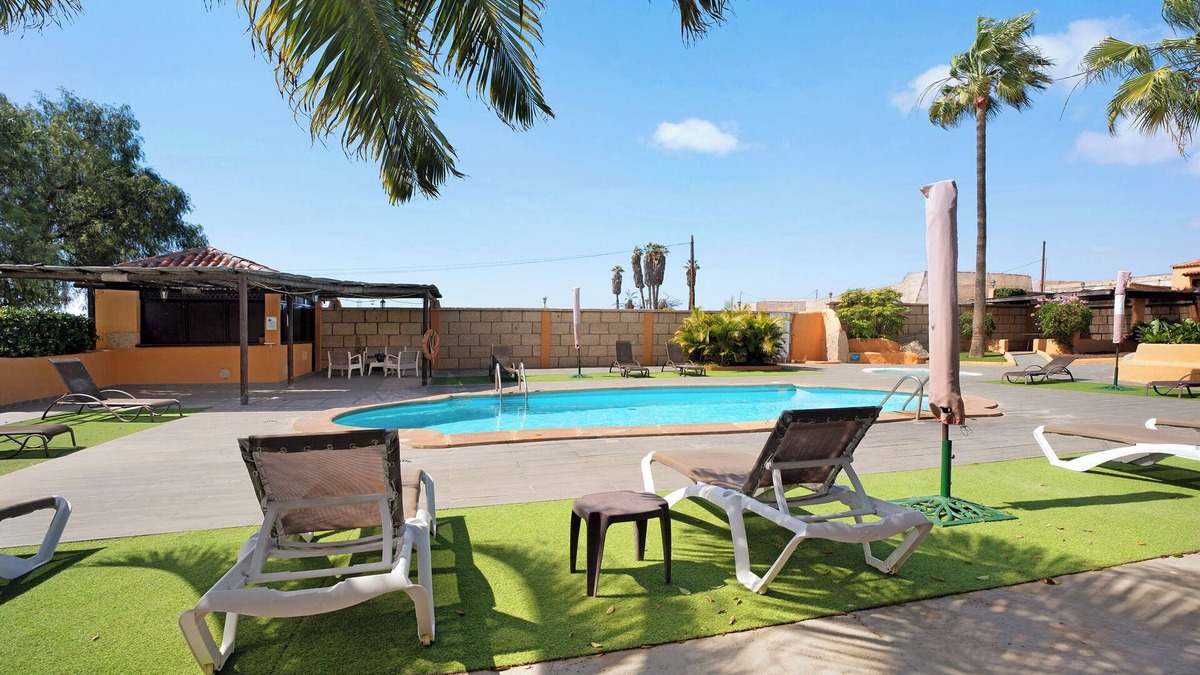 Las Galletas Apartment | Vacation Home "Finca La Bonita P2" with Shared Pool & Wi-Fi