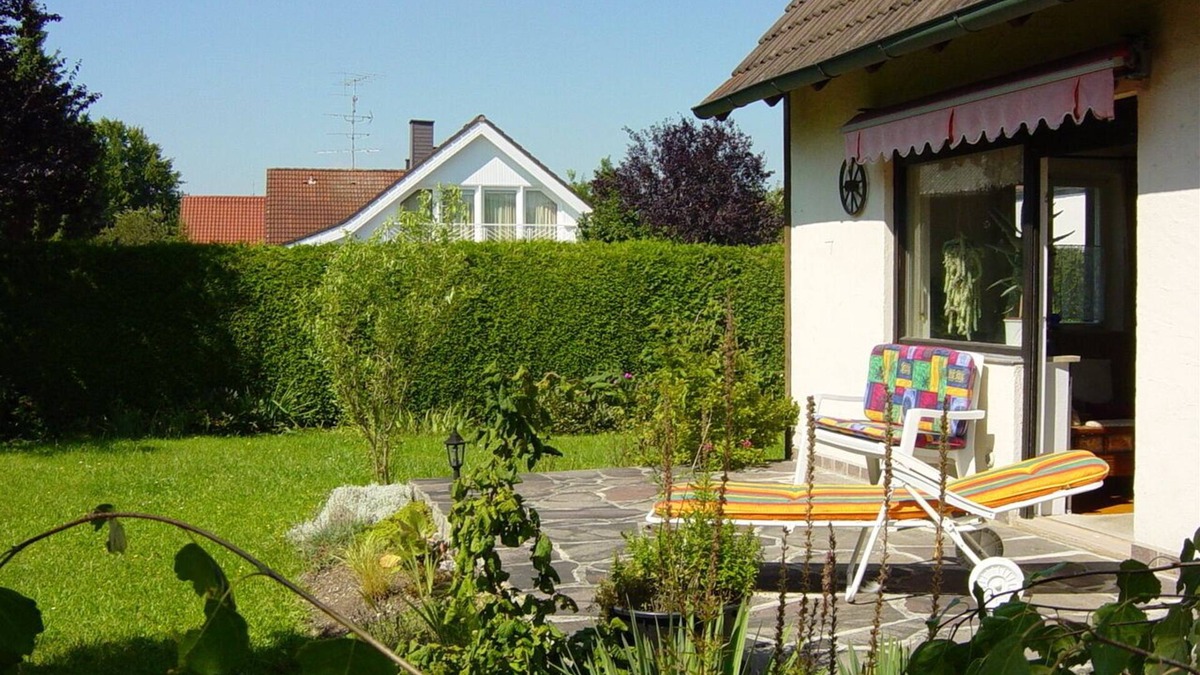 Furstenfeldbruck District House | Vacation home for up to 5 people in Schöngeising. Quiet location. Munich S-Bahn.