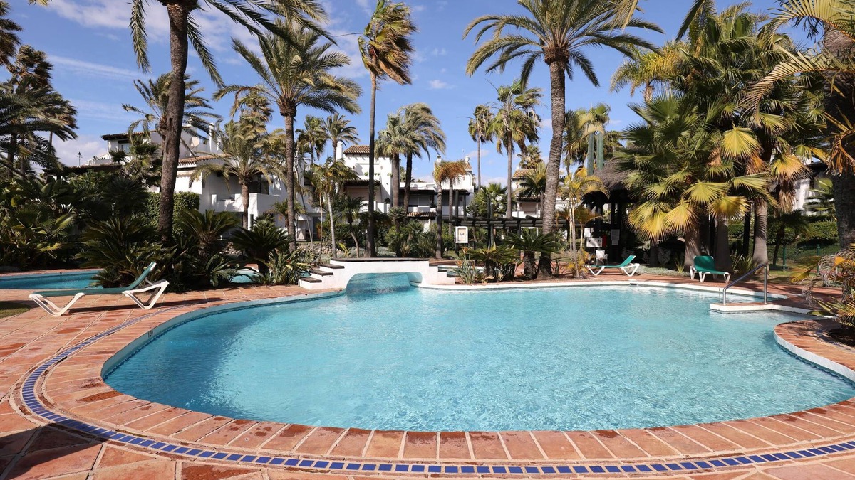 New Golden Mile House | Vacation Home 'Frontline Paradise Townhouse' Near the Beach with Balcony & Pool
