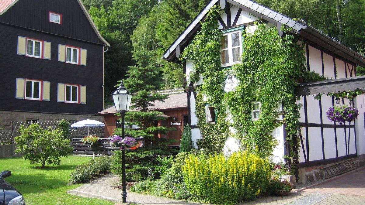 Schierke House | Vacation home Hirschgrund -Overnight stay in an old half-timbered house
