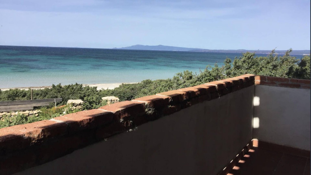 Sa Rocca Tunda House | Vacation Home "Il suono del mare" At the Beach with Sea View, Wi-Fi, Balcony & Garden