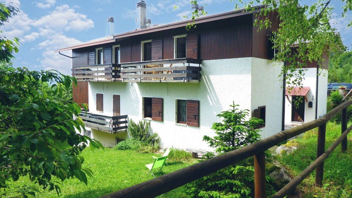 Nevegal House | Vacation Home in Nevegal with 2 bedrooms sleeps 6