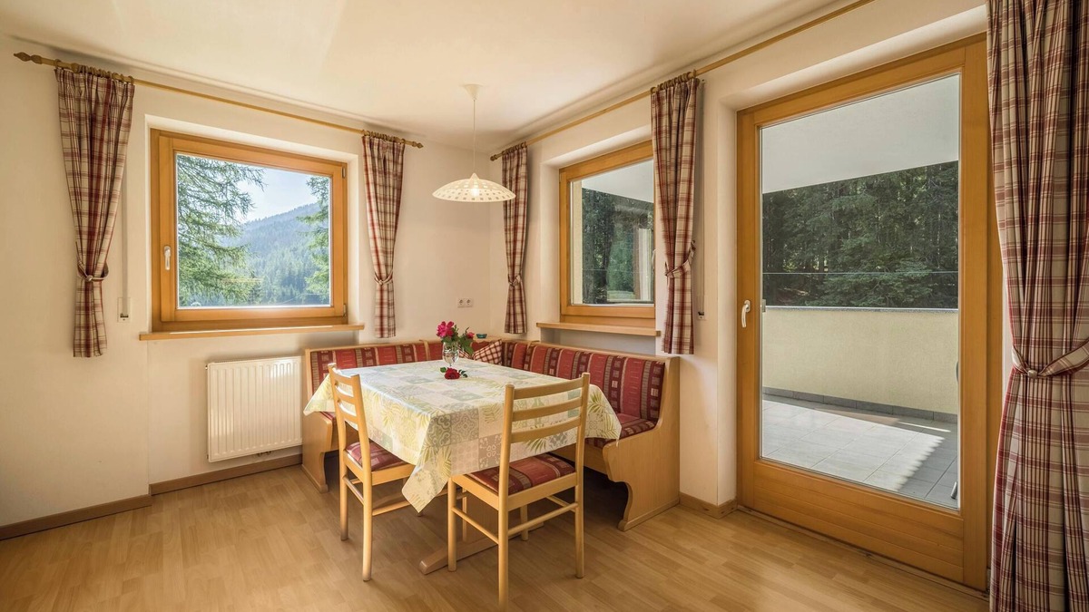 Moso in Passiria Apartment | Vacation Home "Maria Schneeglöcklein" with Mountain View, Balcony, Garden & Sauna
