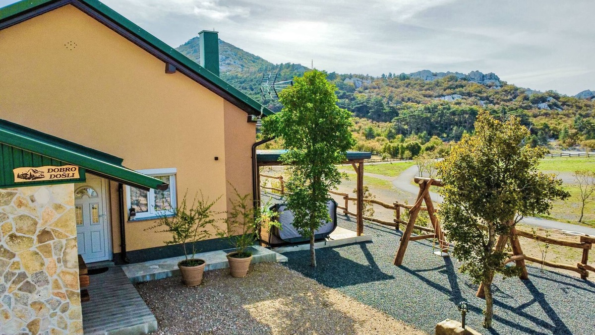 Karlobag House | Vacation home Iva by Interhome