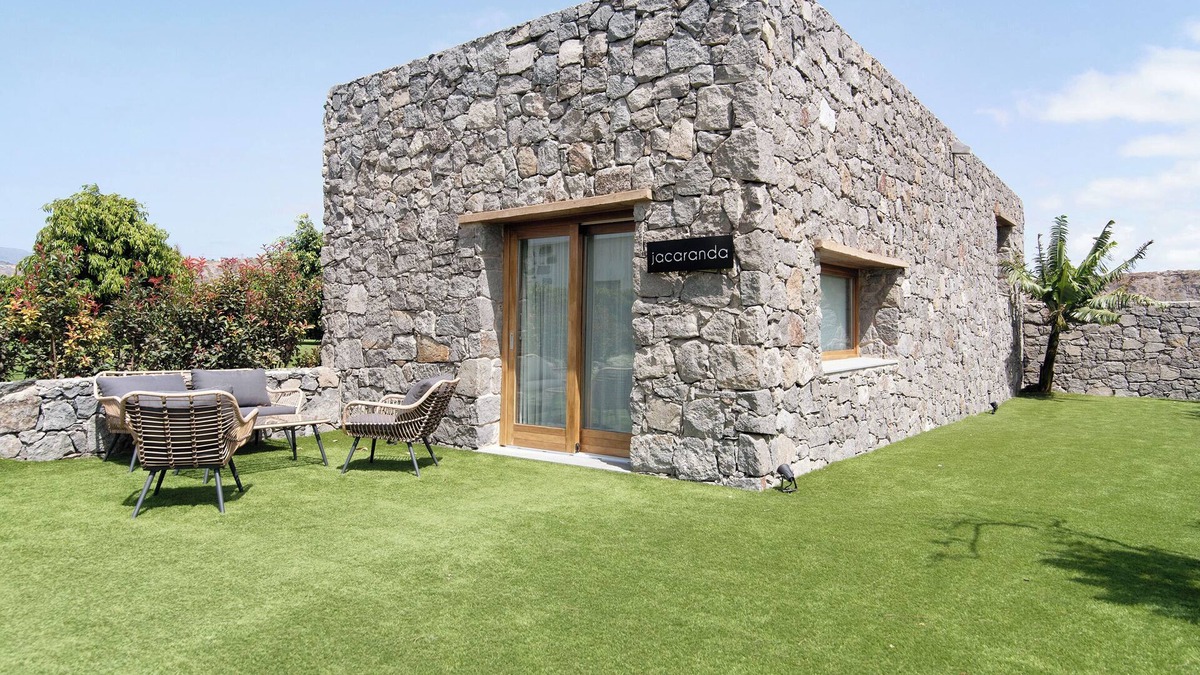 Telde House | Vacation Home 'Jacaranda - Finca La Suerte Grande' with Mountain View & Shared Pool