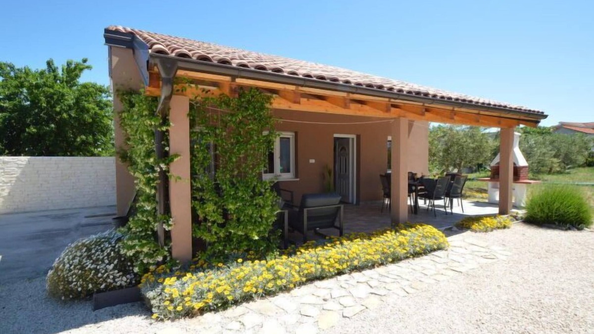 Drage House | Vacation home Lana by Interhome