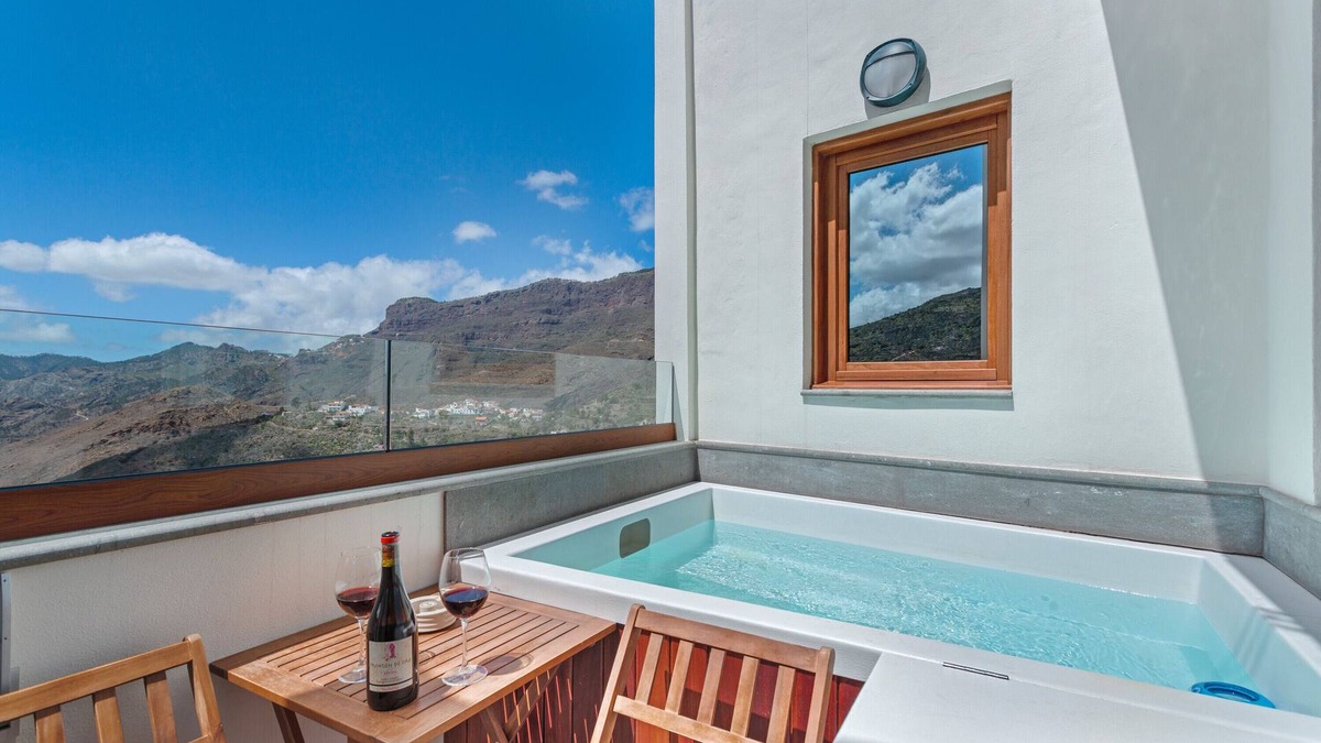 Tejeda House | Vacation Home 'La Casa De La Esquina - 360º View' with Mountain View, Wi-Fi and Air Conditioning