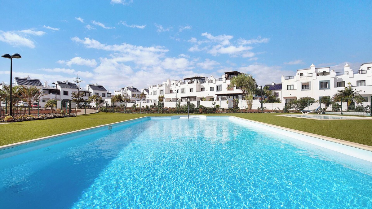 Geafond House | Vacation Home "La Casa Blanca" with Mountain View, Shared Pool & Wi-Fi