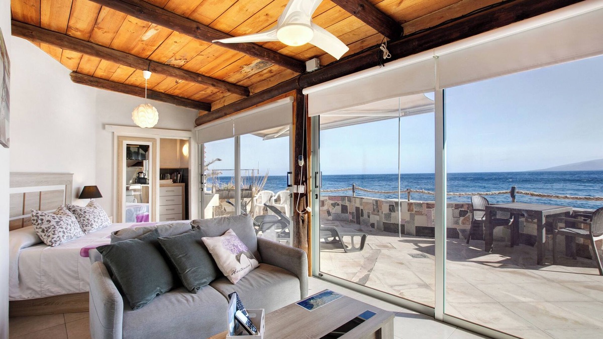 Bocacangrejo Apartment | Vacation Home 'La Terraza Del Mar' with Sea View, Terrace & Wi-Fi