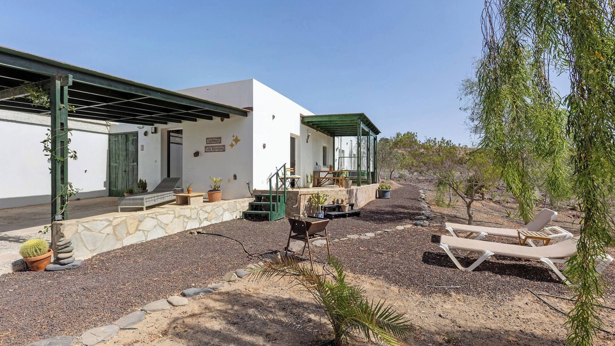 Tuineje House | Vacation Home "La Finca Las Estrellas" with Mountain View, Garden & Wi-Fi