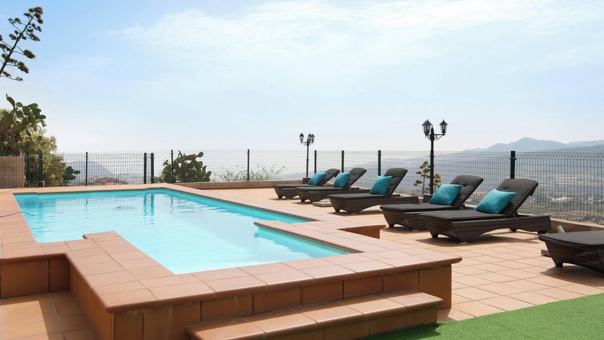 Valsequillo de Gran Canaria Villa | Vacation Home La Llave with Mountain View, Sea View, Pool, Wi-Fi, Terraces & Garden
