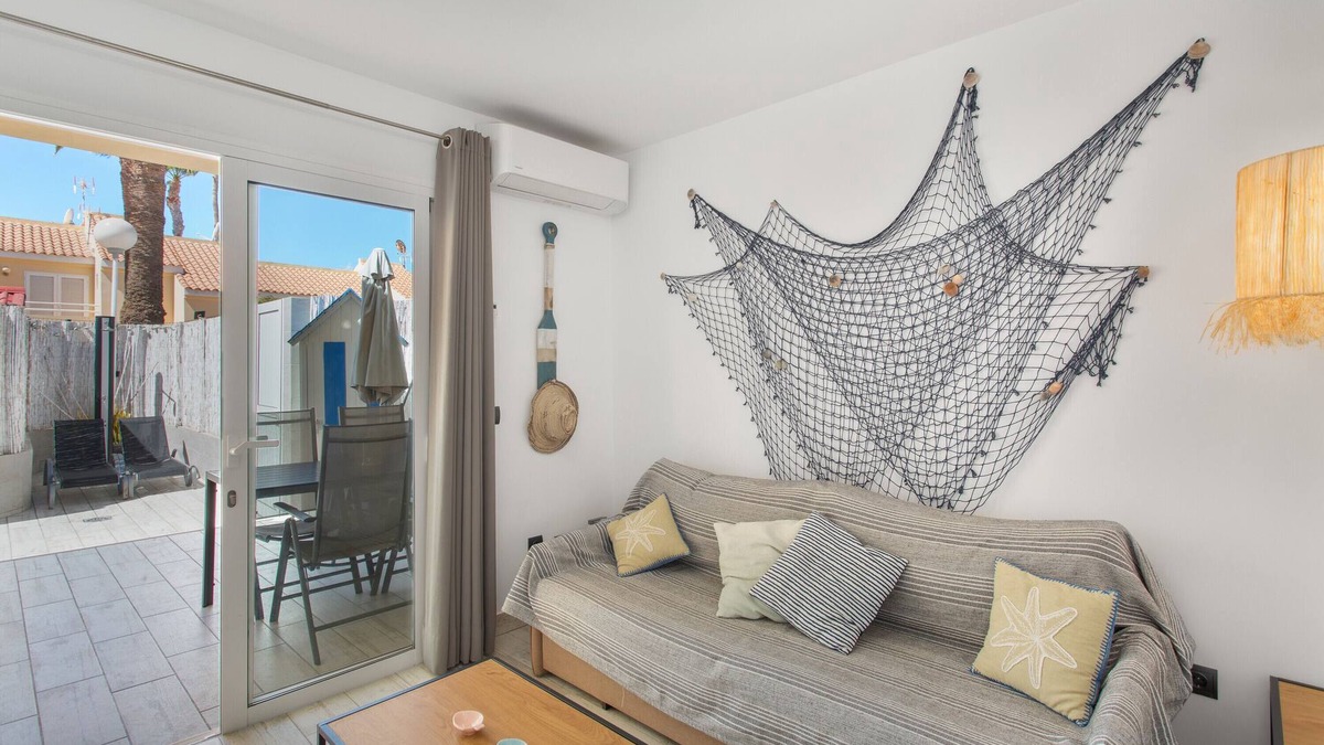 Sonnenland House | Vacation Home 'La Marinera' with Shared Pool, Wi-Fi and Air Conditioning