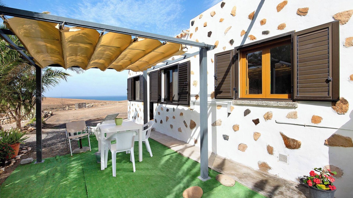 Pajara House | Vacation Home 'La Solapa' with Mountain View, Shared Garden and Wi-Fi