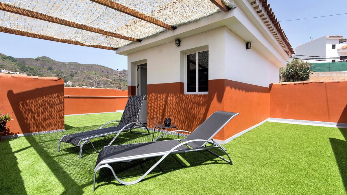 La Solana House | Vacation Home "Las Monarcas" with Mountain View, Private Terrace & Wi-Fi