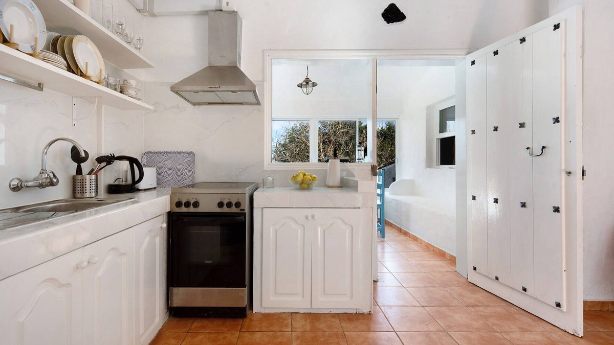 El Tanque House | Vacation Home 'Las Rosas' with Mountain View, Private Terrace and Wi-Fi