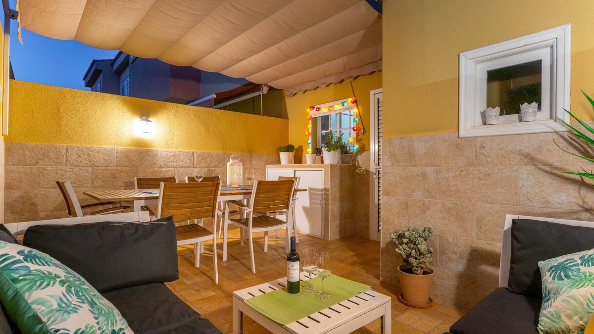 Maspalomas House | Vacation Home 'Las Velas 37' with Shared Pool, Wi-Fi and Air Conditioning