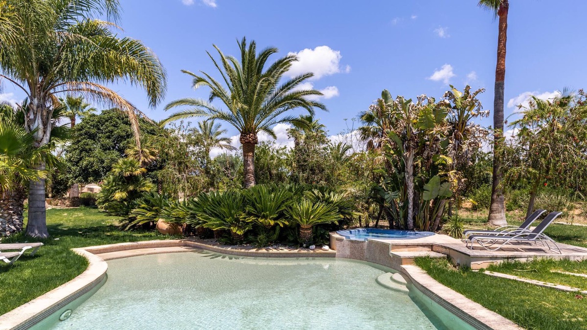 Binissalem House | Vacation Home "Le Petit Paradis" with Mountain View, Pool, Wi-Fi, A/C, Jacuzzi, Terrace & Garden