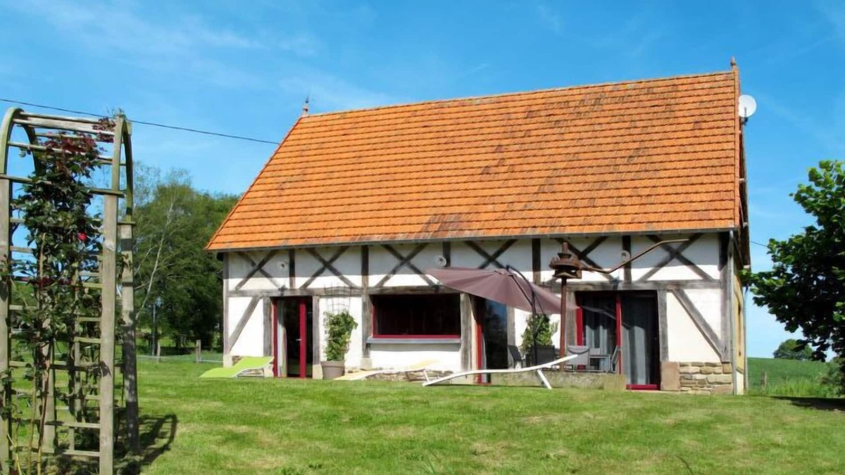 Isigny-le-Buat House | Vacation home Le Pressoir (CHD400) in Chalandrey - 4 persons, 2 bedrooms
