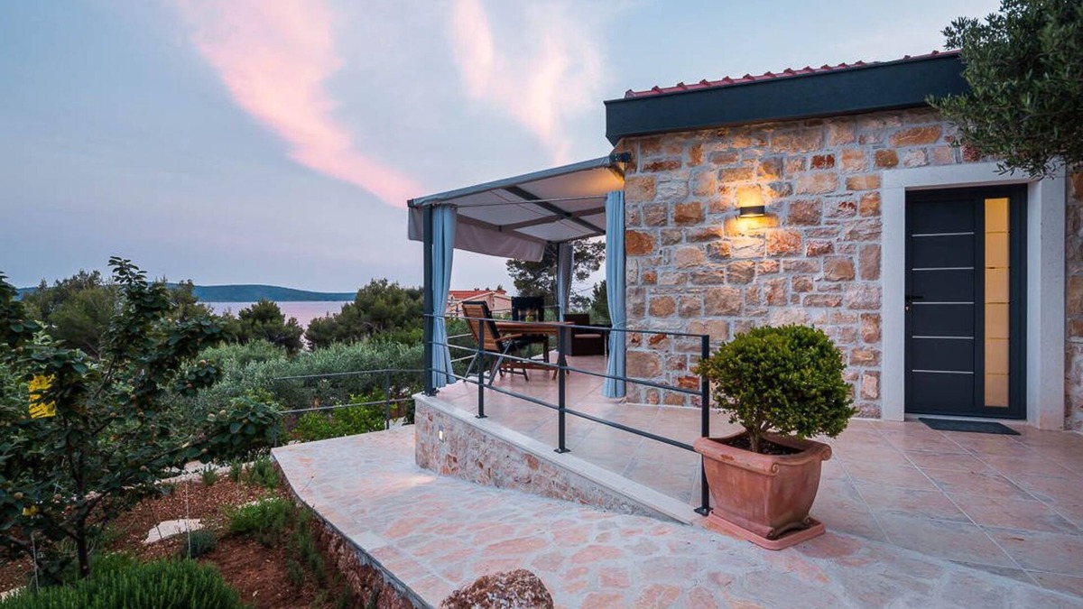 Zavala House | Vacation home LIMETA - Modern vacation home with sea view in quiet surroundings