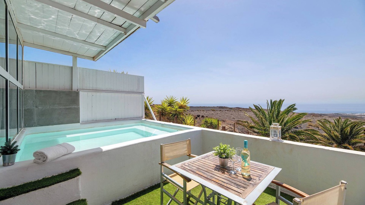 Macher House | Vacation Home 'Loft Amanecer' with Sea View, Wi-Fi and Air Conditioning