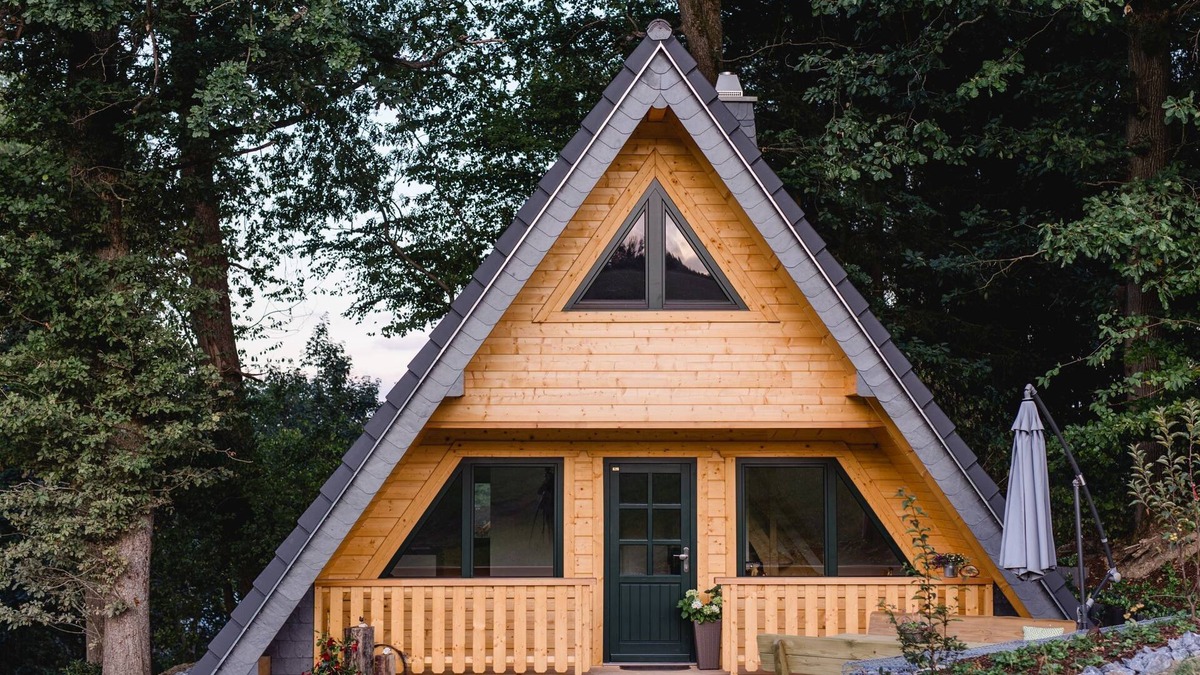 Eslohe House | Vacation Home "Log Cabin 1 with Mountain View", Private Terrace and Wi-Fi in the Sauerland