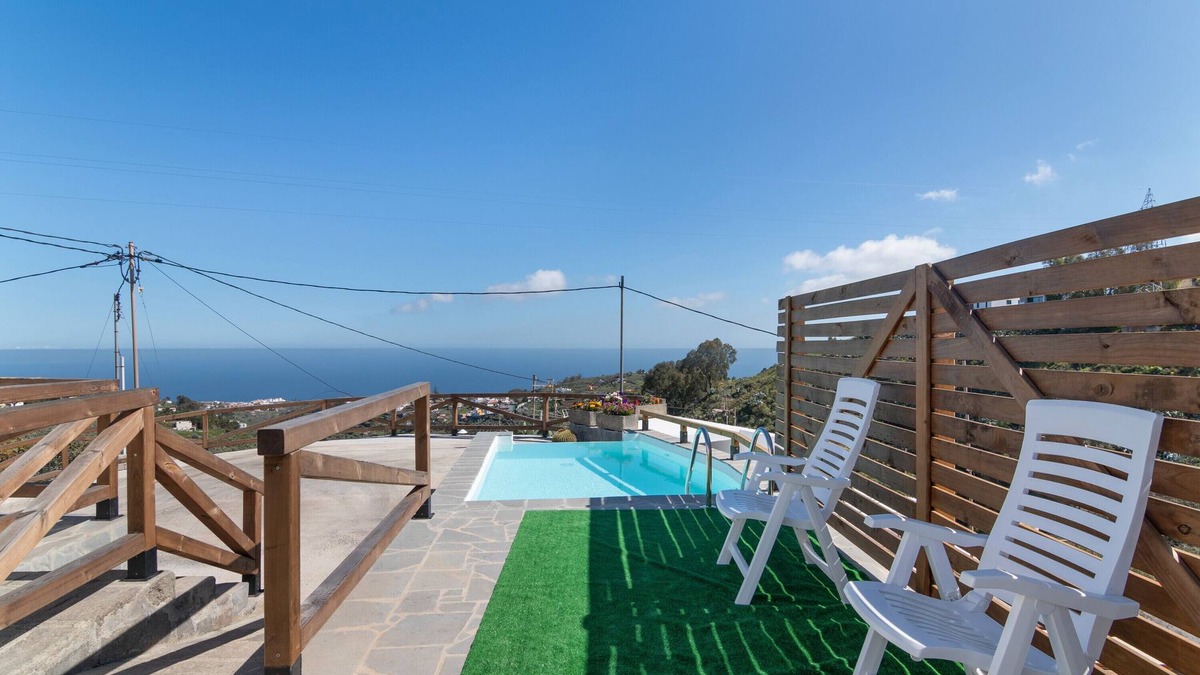 Firgas House | Vacation Home 'Los Barranquillos' with Sea View, Private Pool, and Wi-Fi