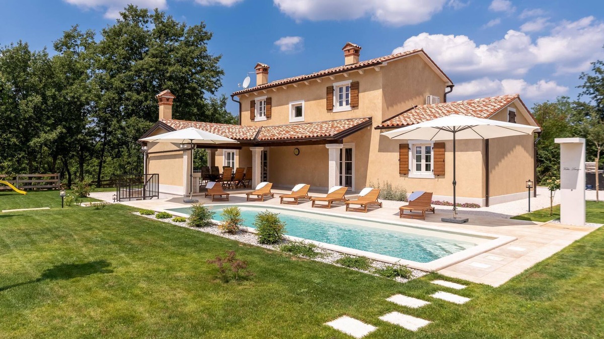 Bazgalji House | Vacation home Lucija by Interhome