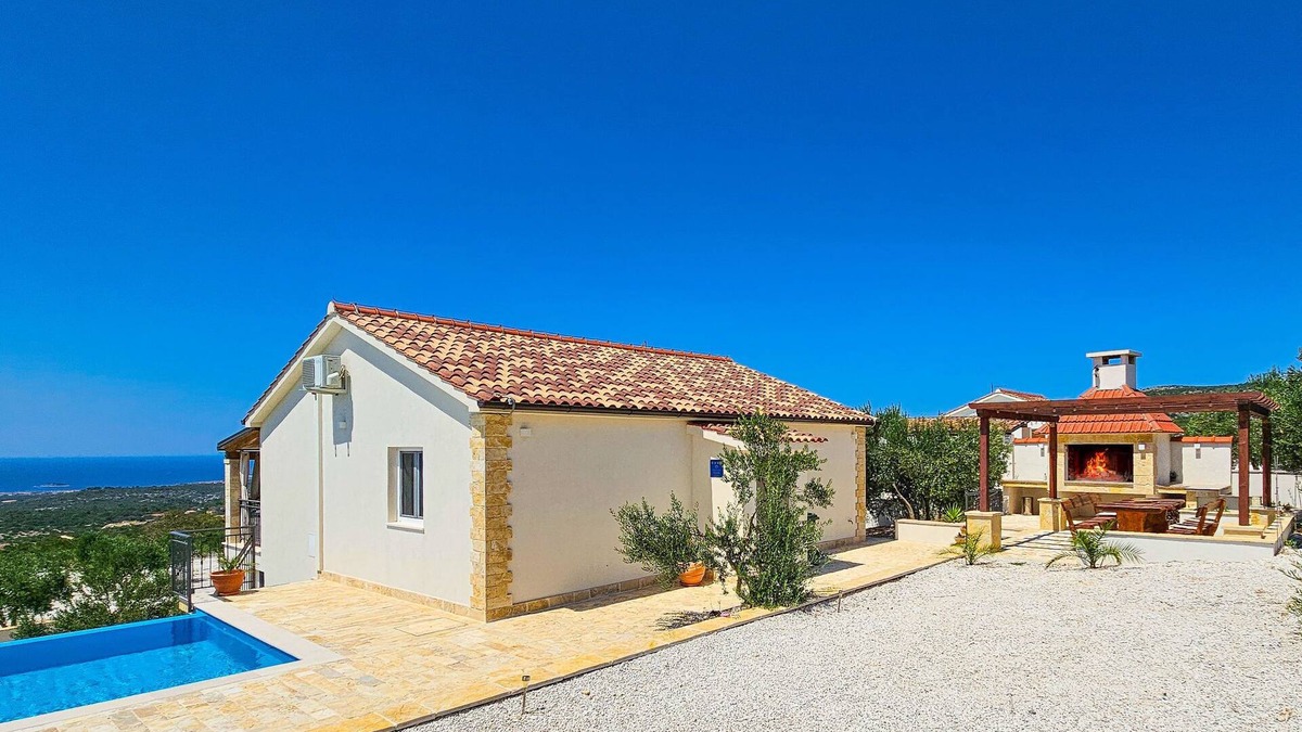 Jarebinjak House | Vacation home Lynn by Interhome