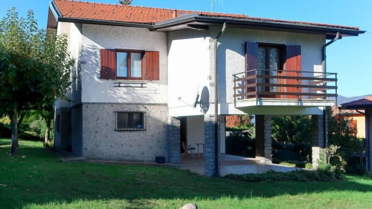 Castello House | Vacation home Mariatheresa in Castelveccana - 5 persons, 2 bedrooms