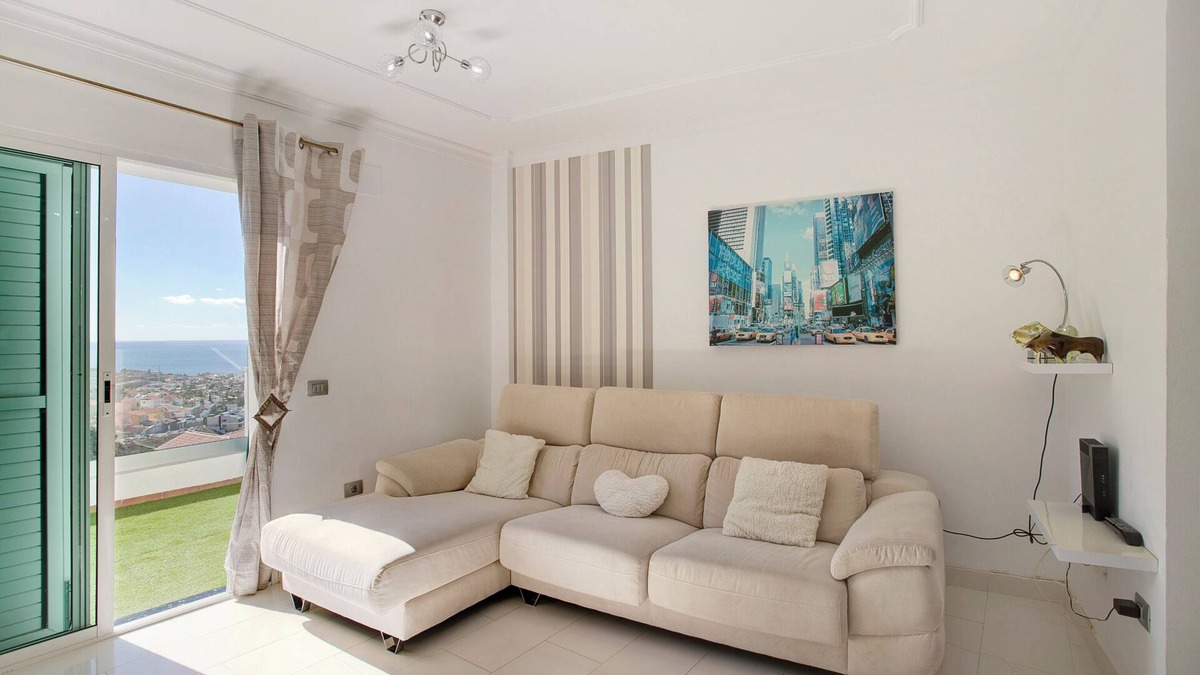 Arguineguin House | Vacation Home 'Maravillosas Vistas ' with Sea View, Terrace, Balcony & Wi-Fi