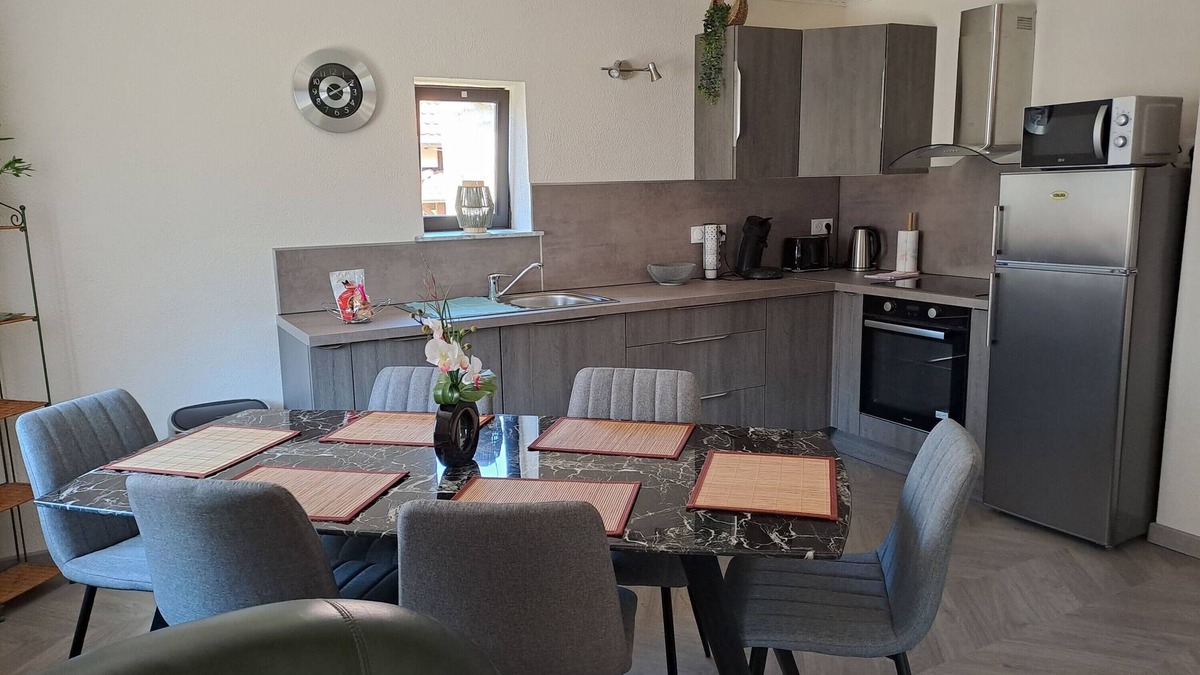 Aschbach House | Vacation Home "Maurer" with Private Terrace, Shared Garden & Wi-Fi