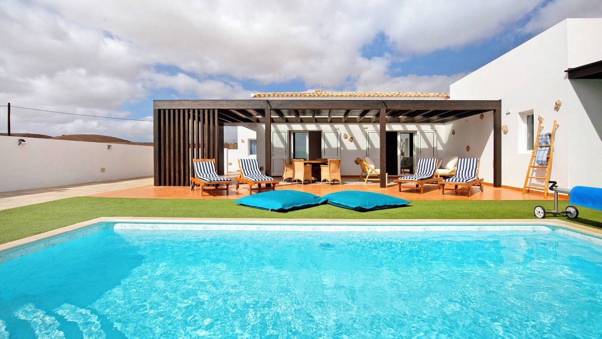 Tuineje House | Vacation Home 'Mayantigo' with Mountain View, Private Pool and Wi-Fi