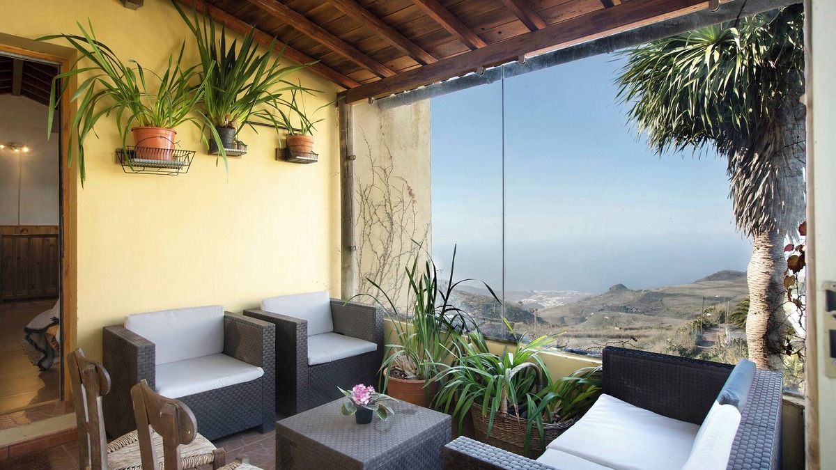Galdar House | Vacation Home Mirador de Domingo with Mountain View, Sea View, Terraces & Garden