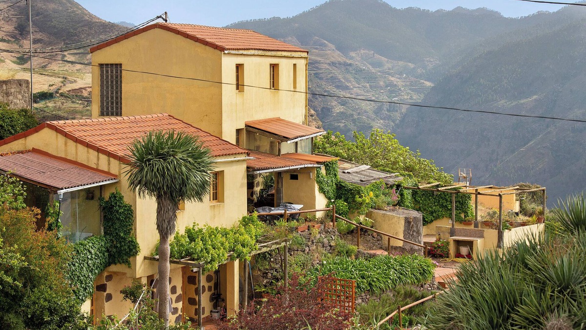 Galdar House | Vacation Home 'Mirador de la Abuela' with Sea View, 2 Terraces & Wi-Fi