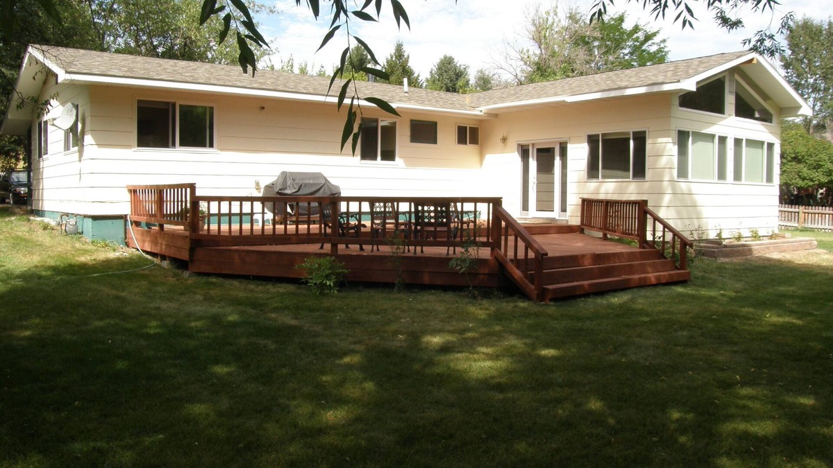 Cascade House | Vacation home on the Missouri River, 3 bdrm, 2 bath sleeps 10,