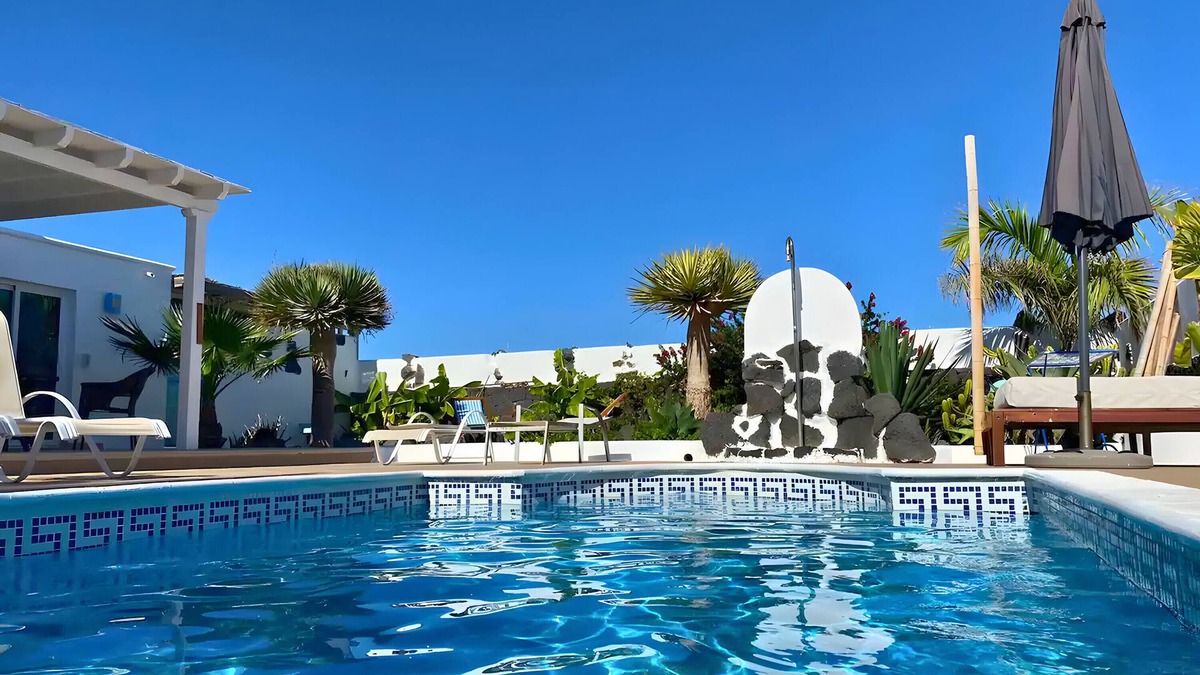 Playa Blanca House | Vacation Home 'Queen Papagayo Vetusta' with Private Pool, Wi-Fi and Air Conditioning