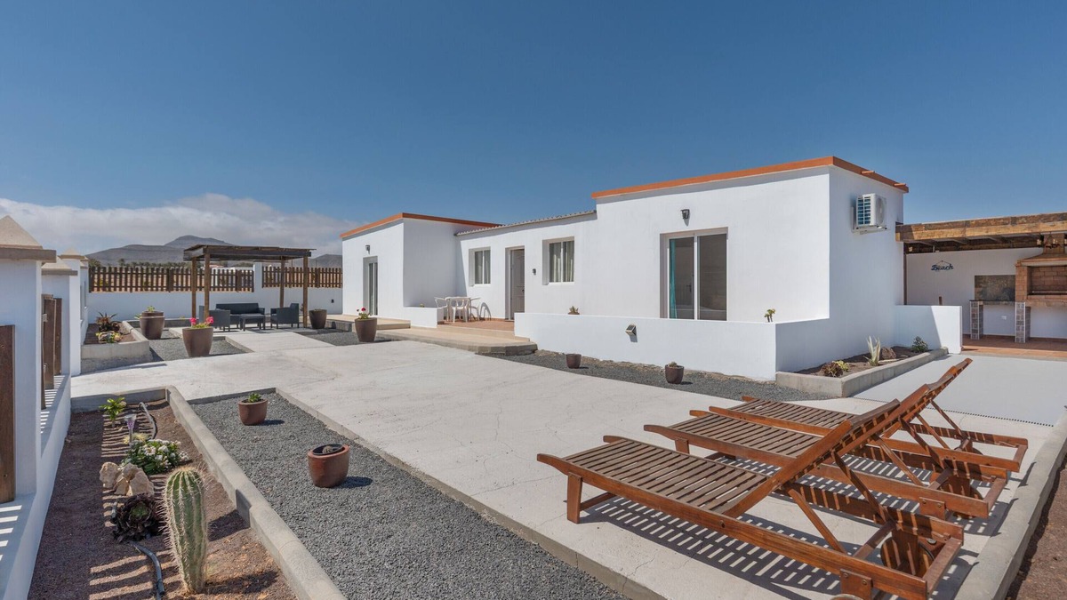 Tuineje House | Vacation Home 'Rincón Del Olivar' with Sea View, Wi-Fi and Air Conditioning