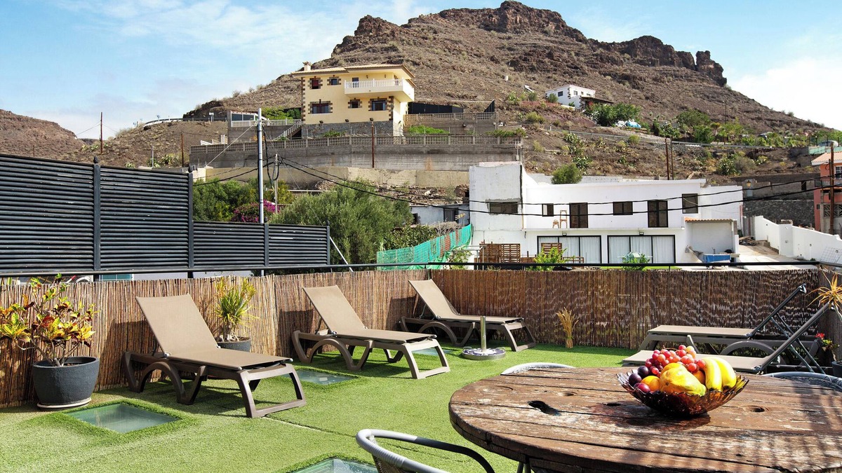 Aguimes Villa | Vacation Home "Roque Aguayro" with Sea View, Pool & Wi-Fi
