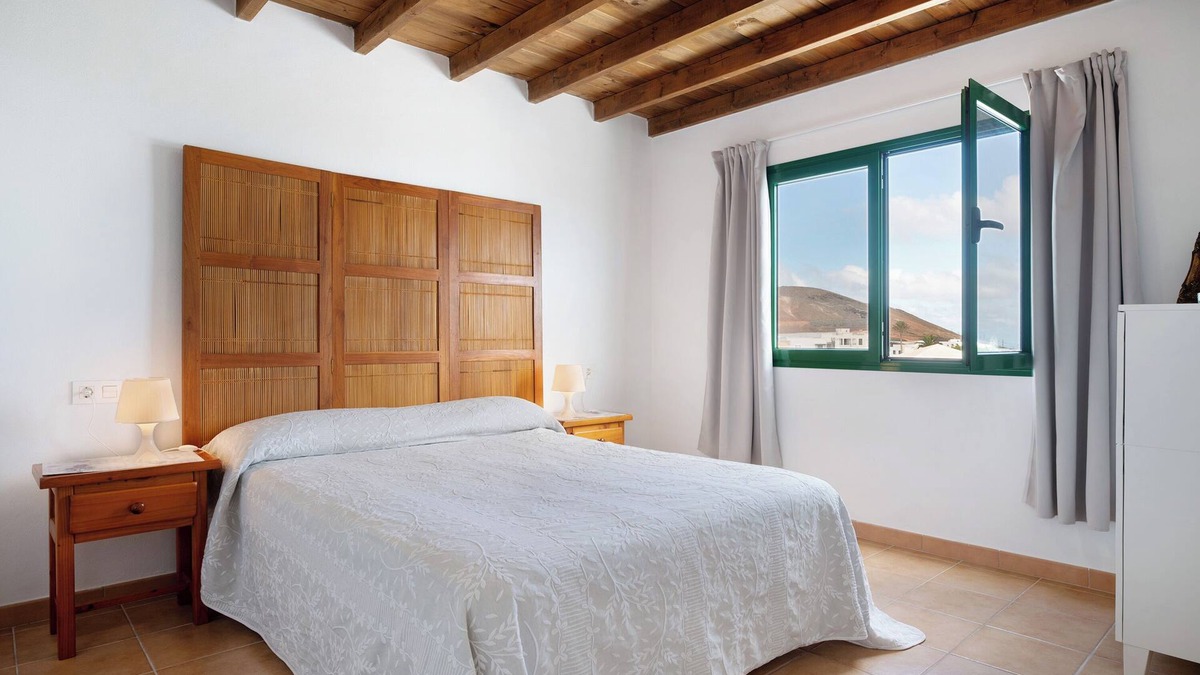Tinajo House | Vacation Home 'San Roque 2' with Mountain View and Wi-Fi