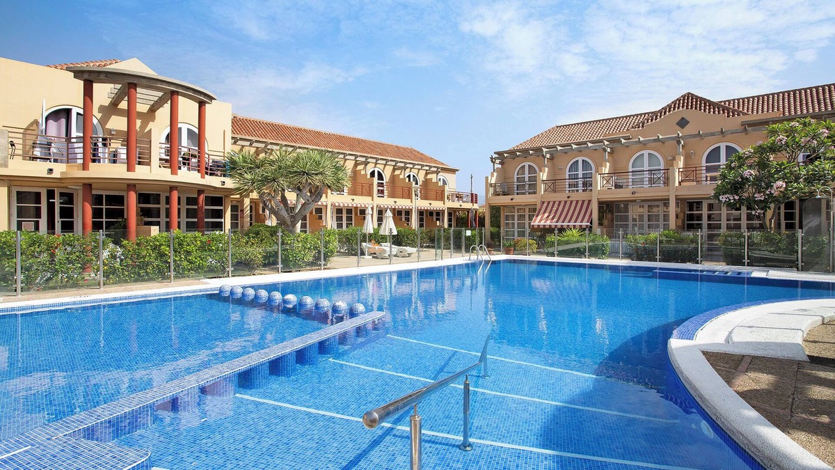Meloneras Apartment | Vacation Home 'Sunrise Maspalomas' with Mountain View, Shared Pool & Wi-Fi