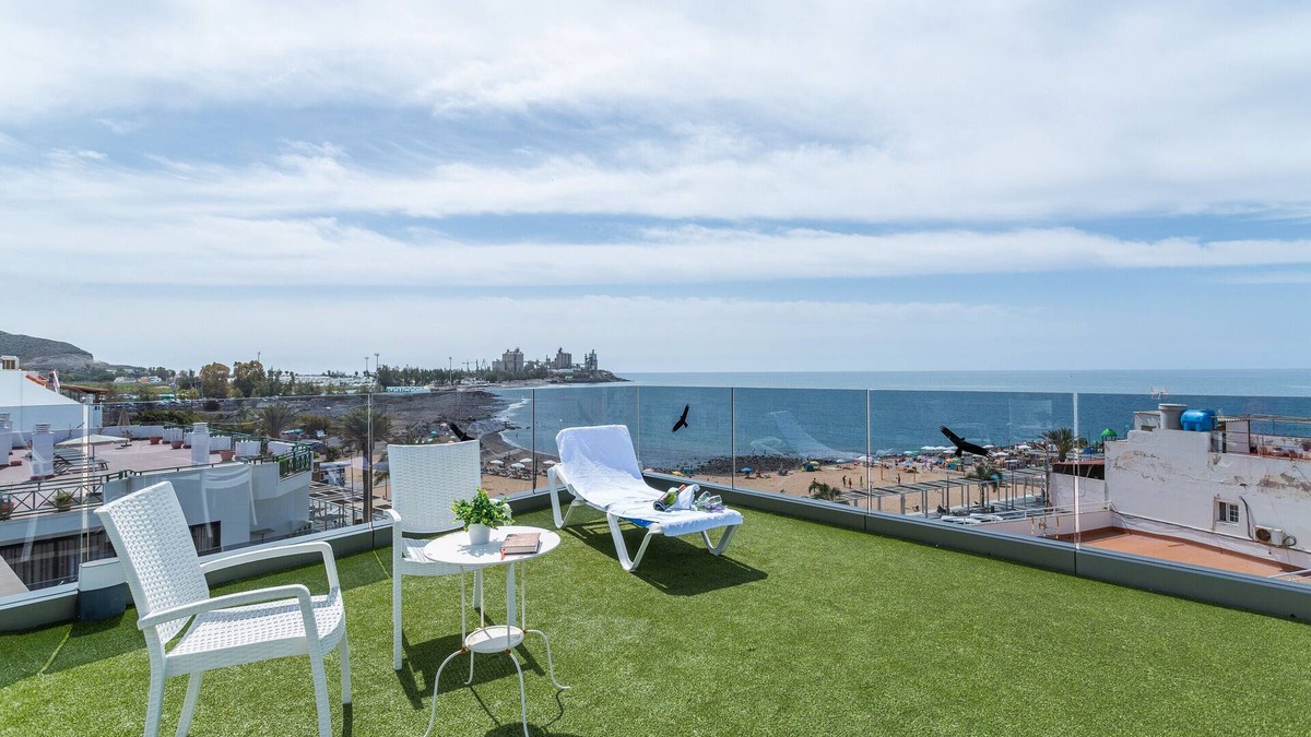 Arguineguin House | Vacation Home 'Sunset' with Sea View, Shared Terrace and Wi-Fi