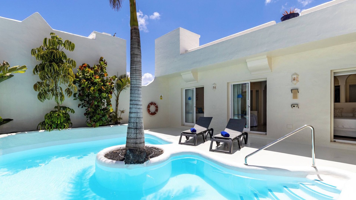 Geafond Villa | Vacation Home 'Villa 913' with Mountain View, Pool & Wi-Fi