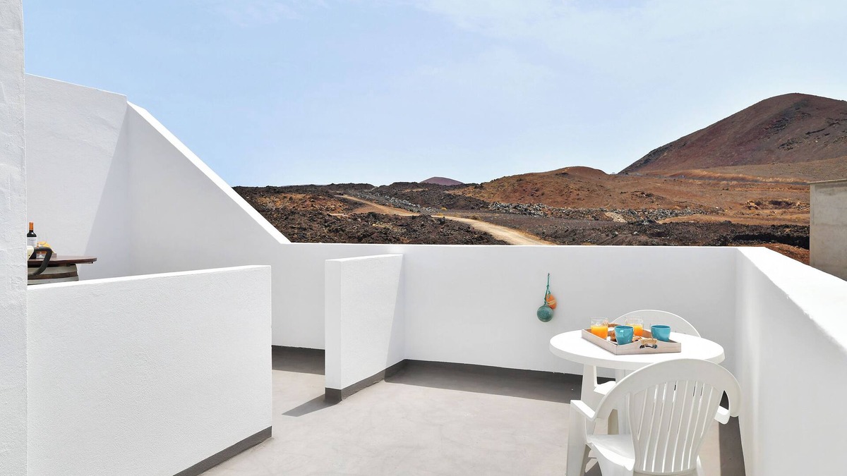 El Golfo Apartment | Vacation Home "Viviendas El Pescador - Timón" with Sea View, Private Terrace & Wi-Fi