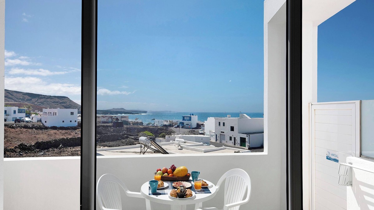 El Golfo House | Vacation Home 'Viviendas El Pescador - Vela' with Shared Terrace and Wi-Fi