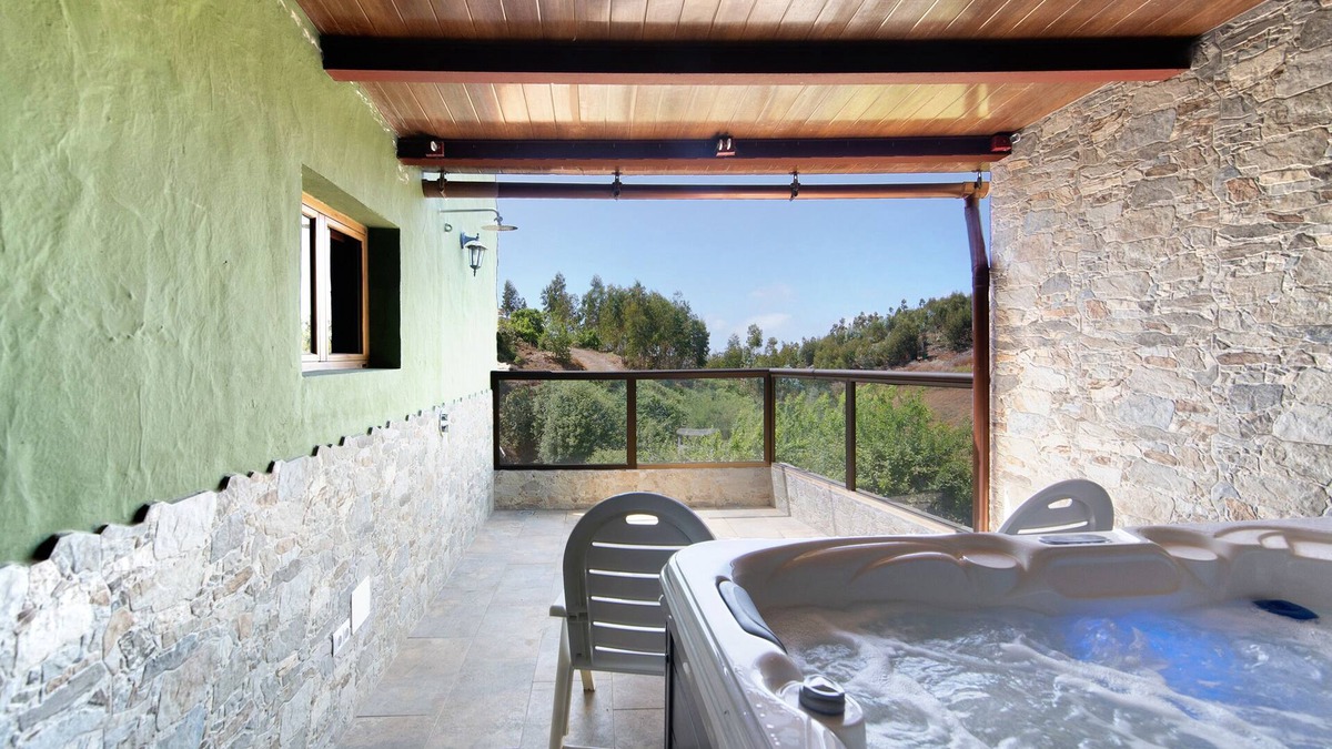Moya Villa | Vacation home 'Vv El Alpendre' with Mountain View, Private Terrace and Wi-Fi
