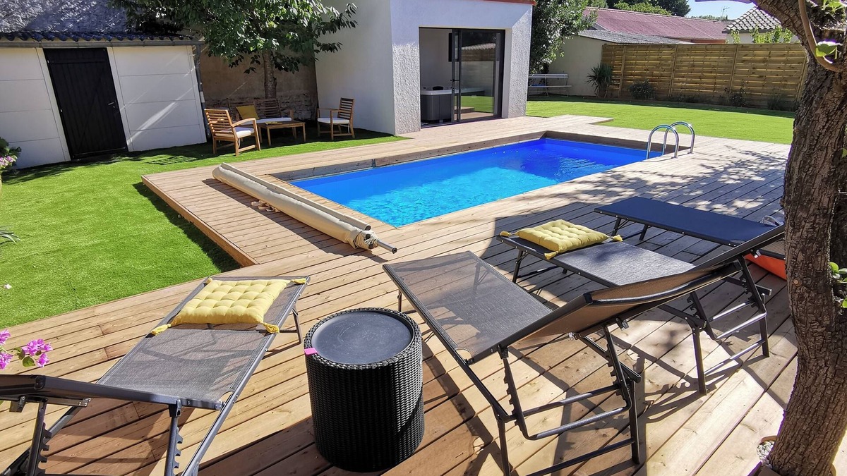 Verzeille House | Vacation home with heated pool and spa