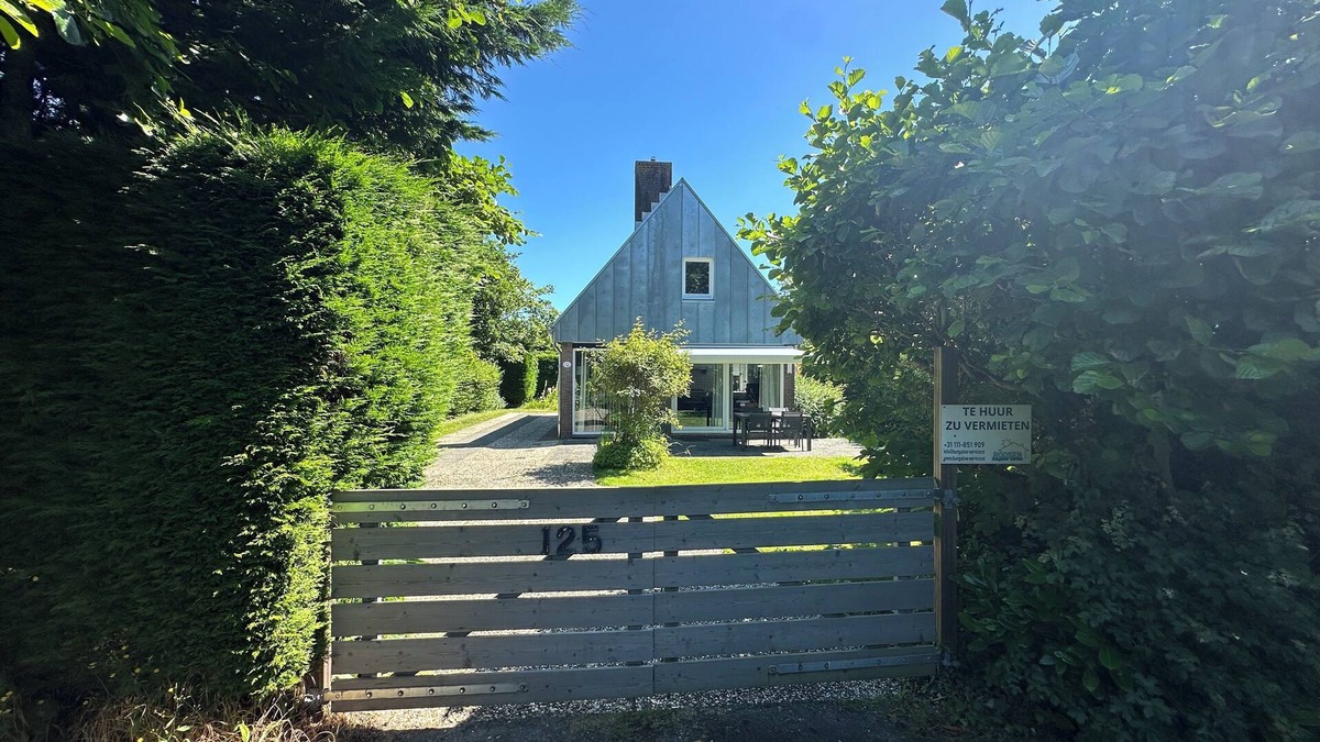 Scharendijke House | Vacation home with enclosed garden near the beach and lake.