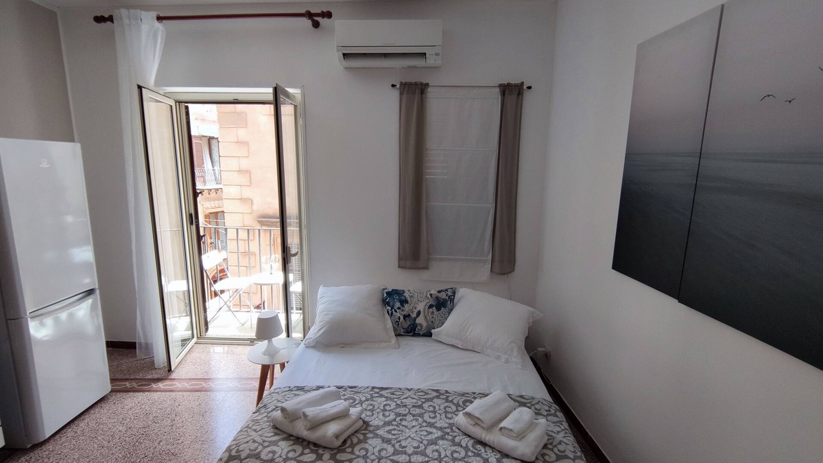 Old Town Apartment | Vacation House U Passiu in the historic center of Cefalu
