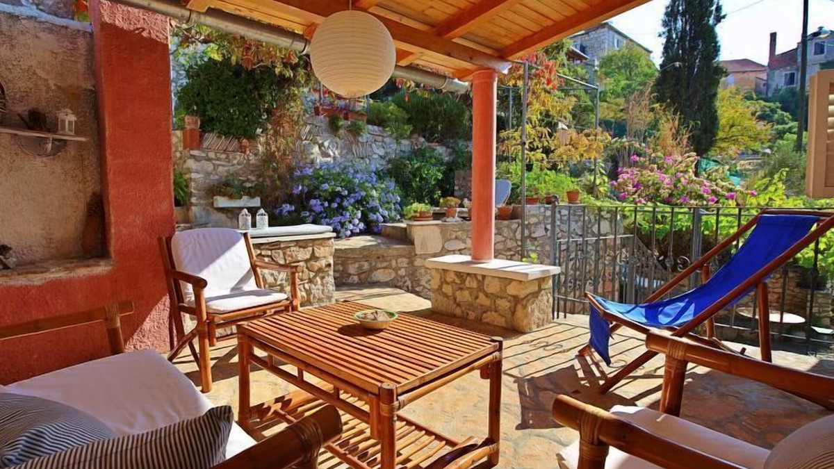 Lozisca House | Vacation home Mirna by Interhome